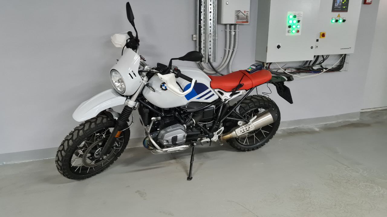 Зарядка для мотоцикла BMW